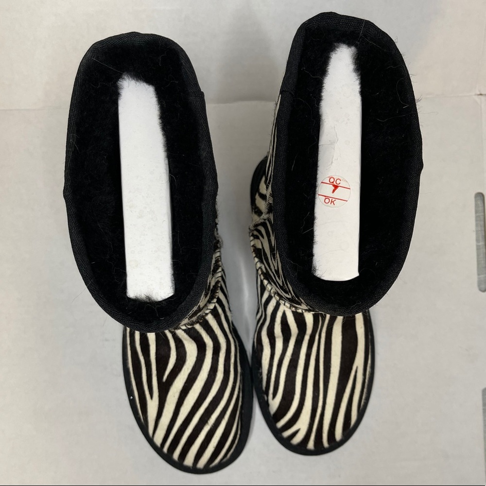 Ugg’s Classic Short Zebra Print Boot-Size 6 - image 3
